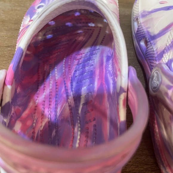 Girls Crocs Size 1 Pink Purple Tie Dye Marble Classic Clogs Kids Shoes Slip On - Picture 6 of 10